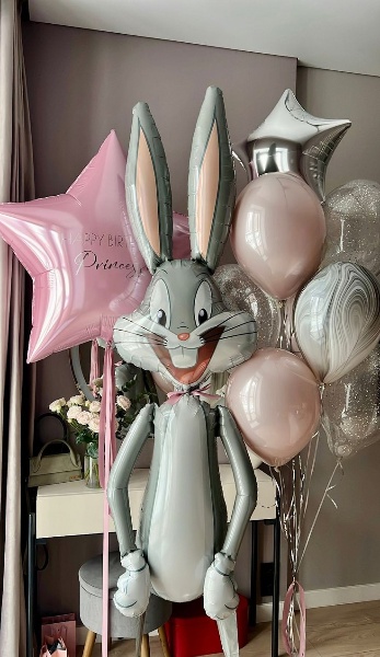 Композиция «Кролик Багз в гостях»